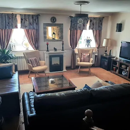 As Seis Chemineas Dağ evi San Julian De Sales